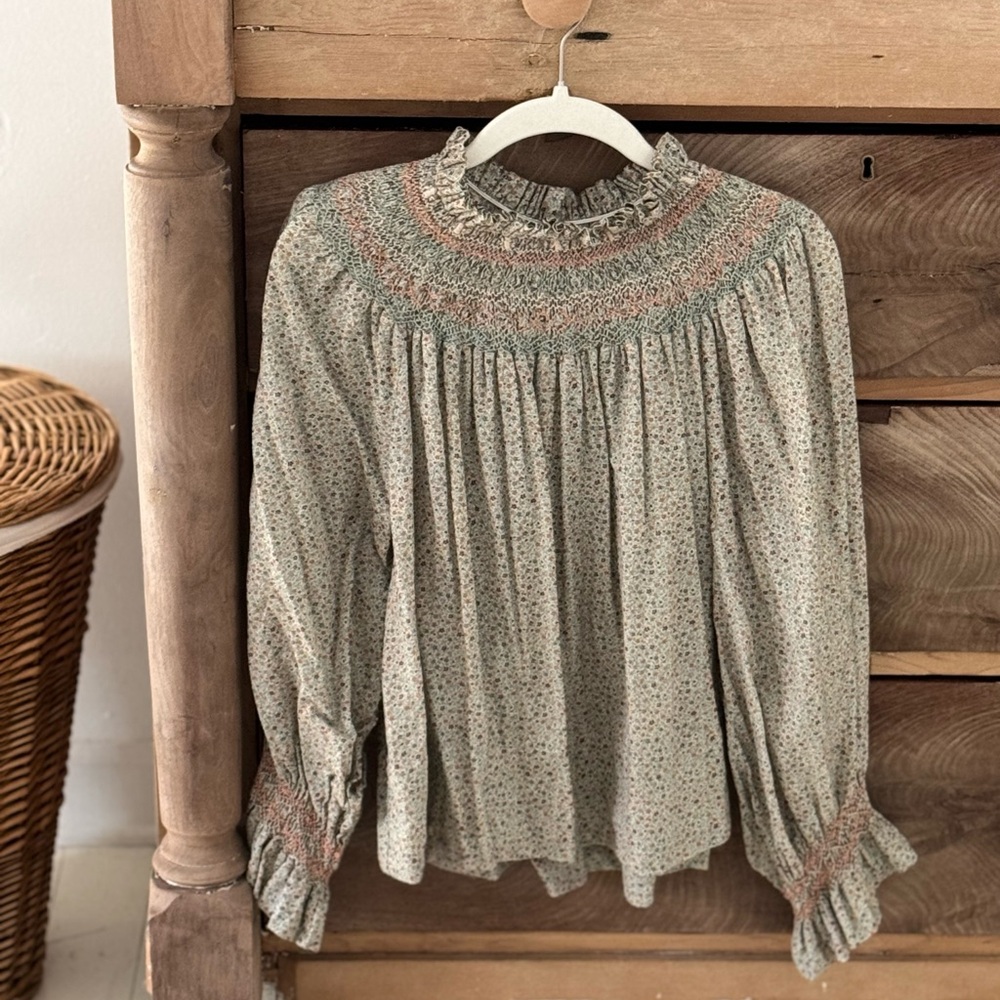 Doen amoret smocked top EUC